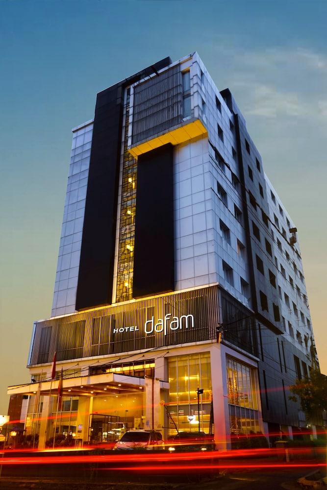 Hotel Dafam Pekanbaru Exterior photo